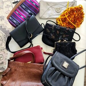 BUNDLE of Beautiful  🎒 🛍 💰!